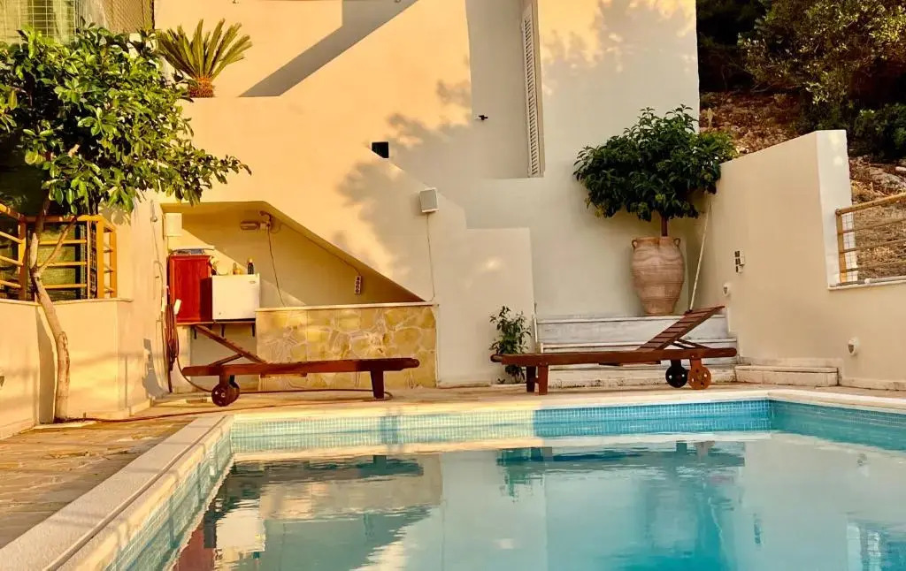 Serenity Holiday Home with self contained apartment and private pool