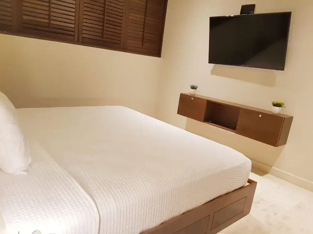 Brand New 1 BR Condo with jungle view by Happy Address