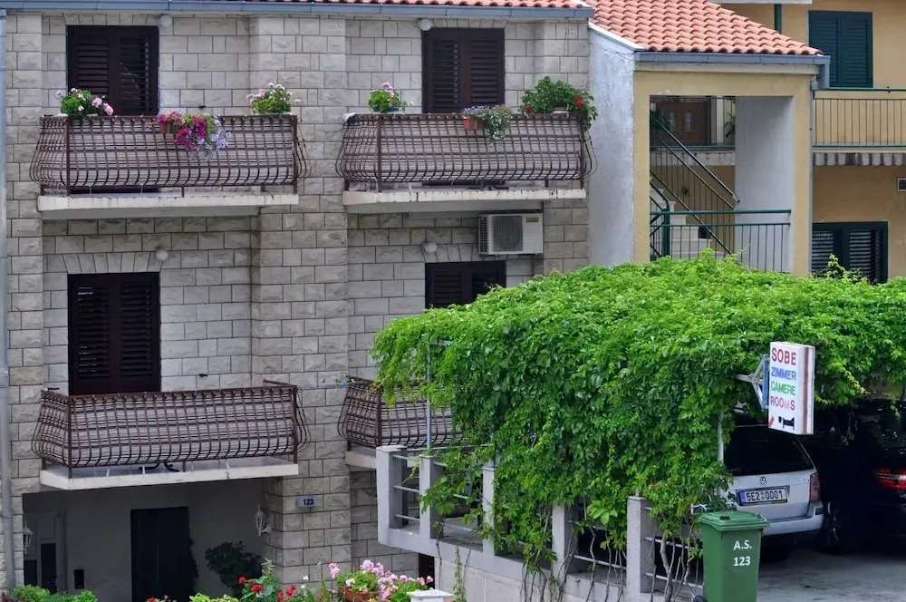 Ljuba - 130 Meter From sea - SA2