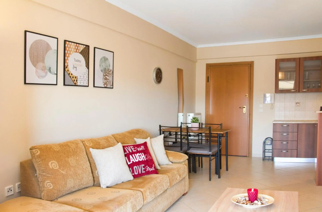 Charming Apartment near Athens Center and the Sea