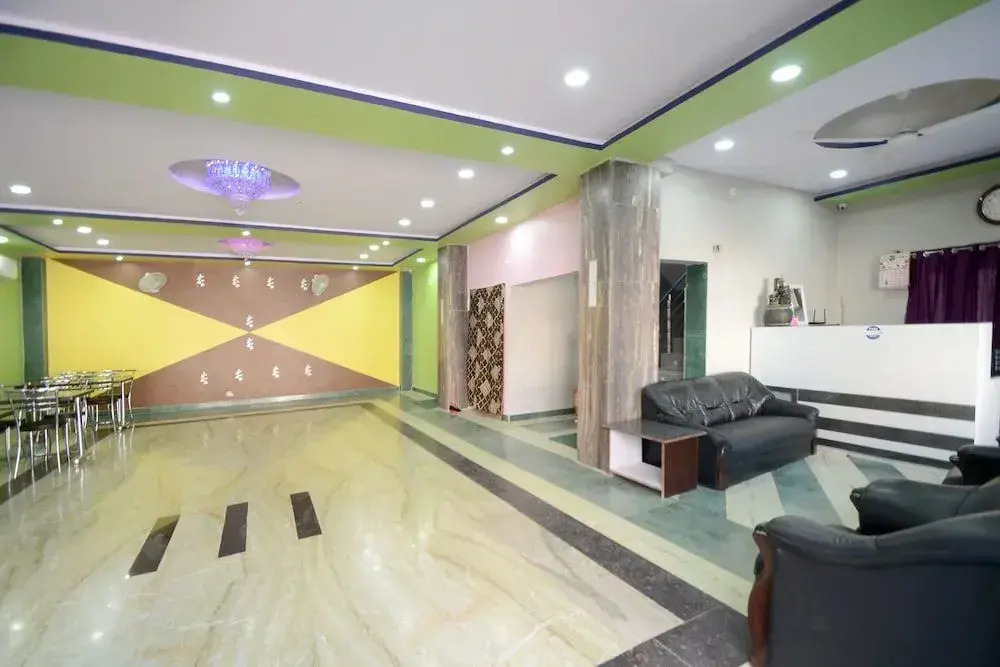 OYO 19451 Hotel Blue Moon
