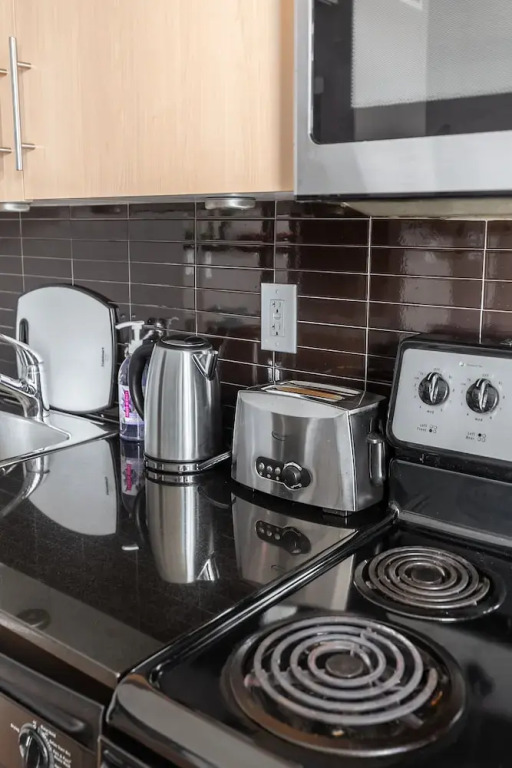 Newly Designed 1BR Executive Suite Great Location