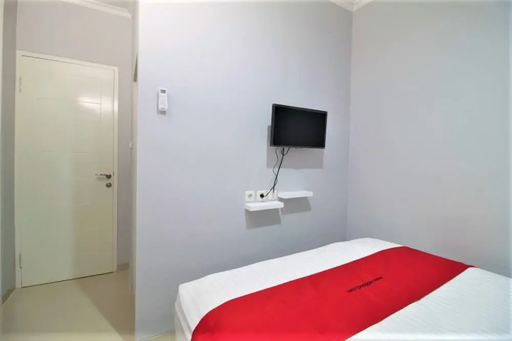 RedDoorz @ Meruya Selatan