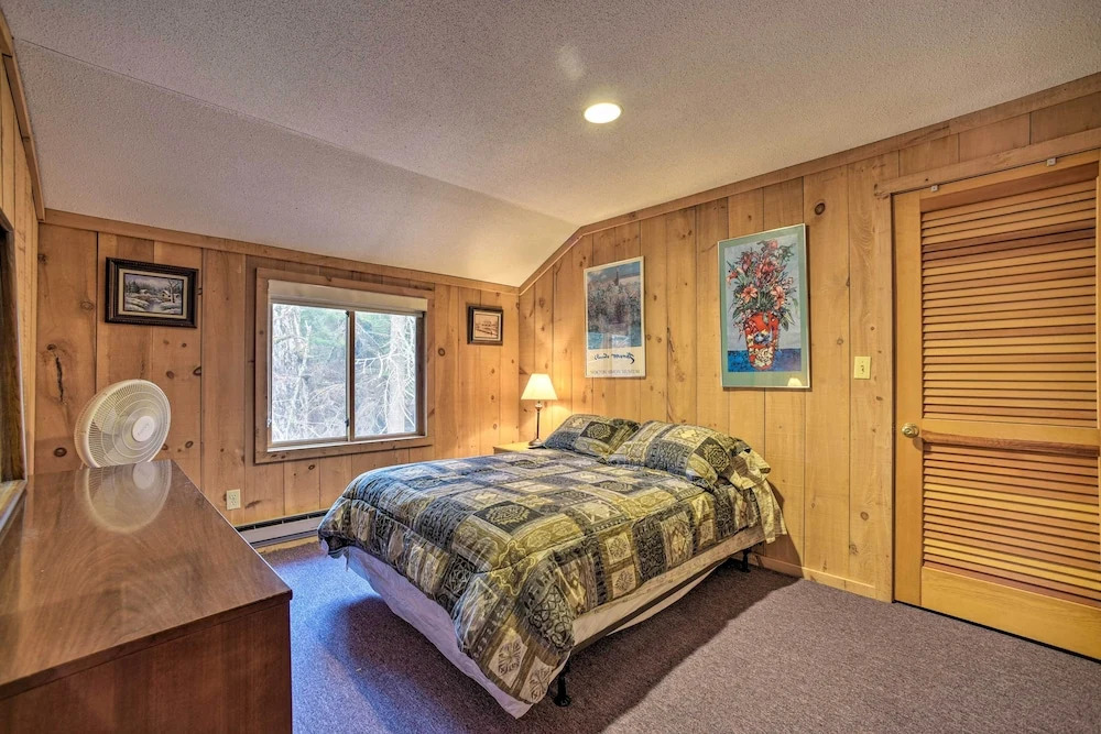 Cozy Mountain Retreat w/ Deck ~ 3 Mi to Mount Snow