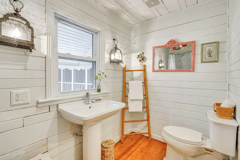 Isle of Palms Getaway w/ Patio, Walk to Beach!