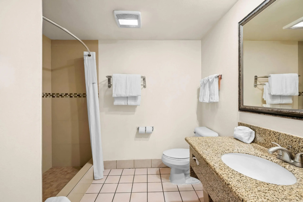 Howard Johnson by Wyndham Pasadena