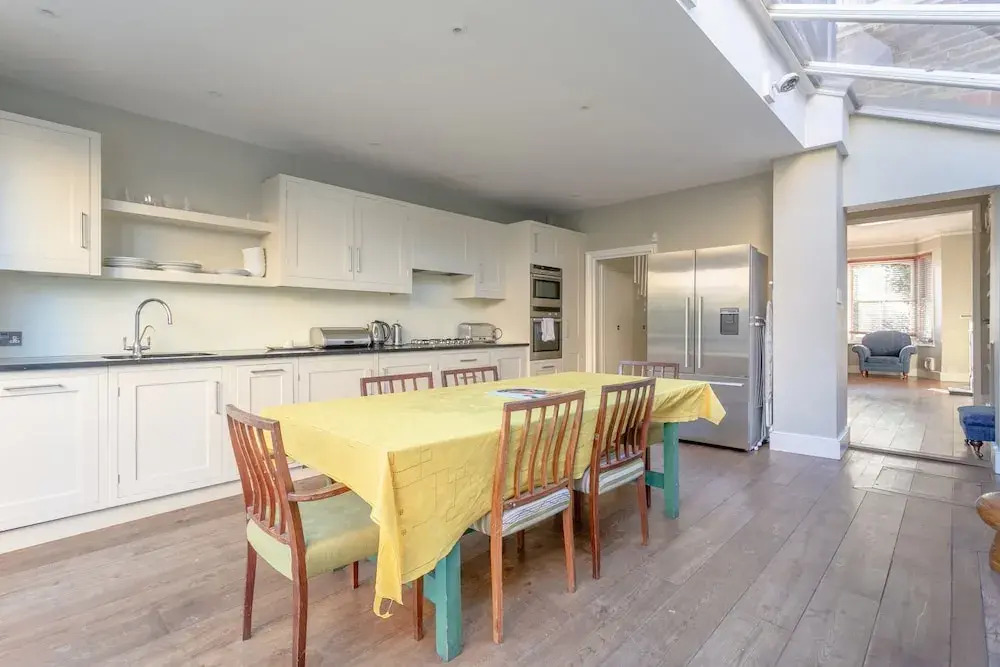 3 Bedroom Family Home in Shepherds Bush