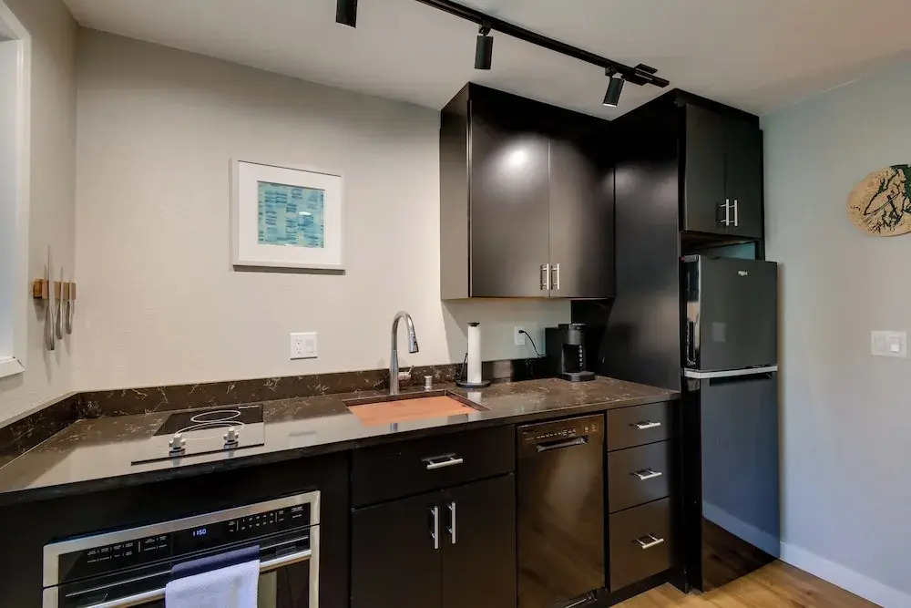 Walk to Beach + Village: Bainbridge Island Gem