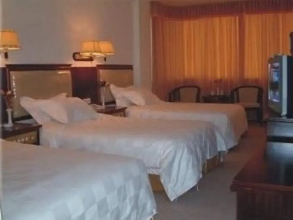 Bao Li Feng Hotel
