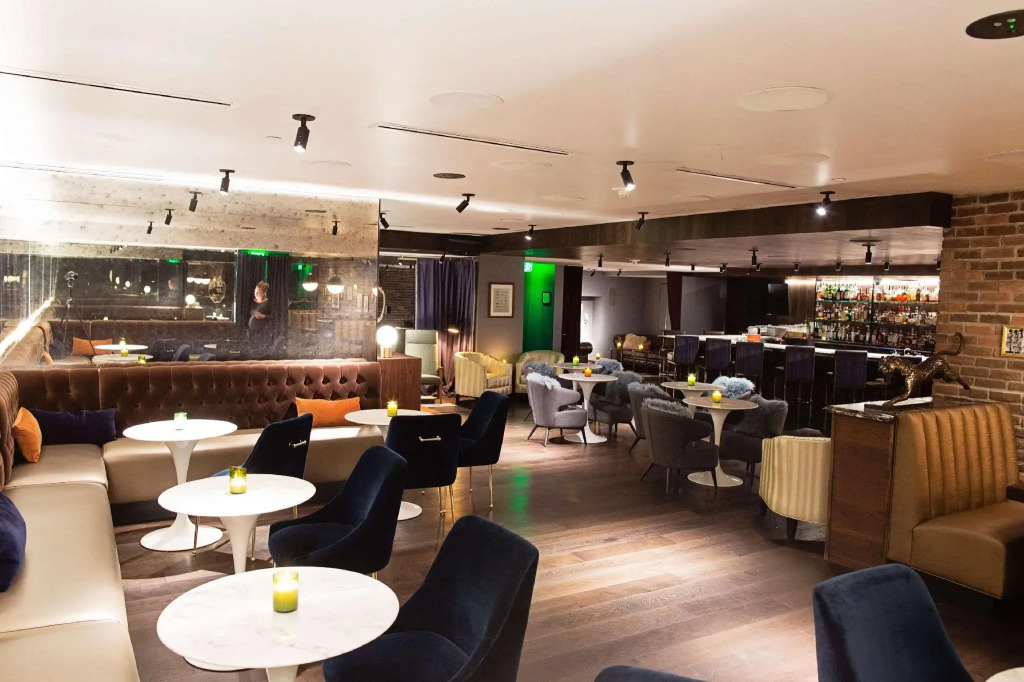 The Statler Dallas, Curio Collection By Hilton