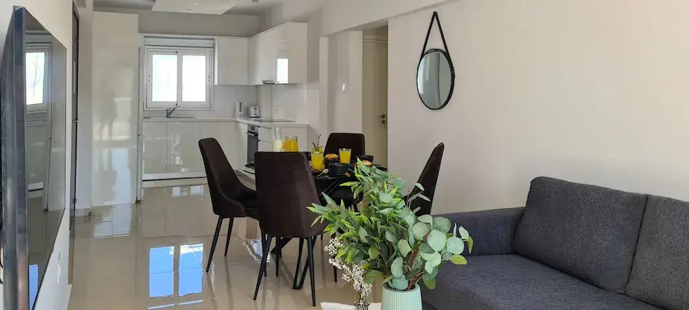 Phaedrus Living: Seaside Luxury Flat Lighthouse 65