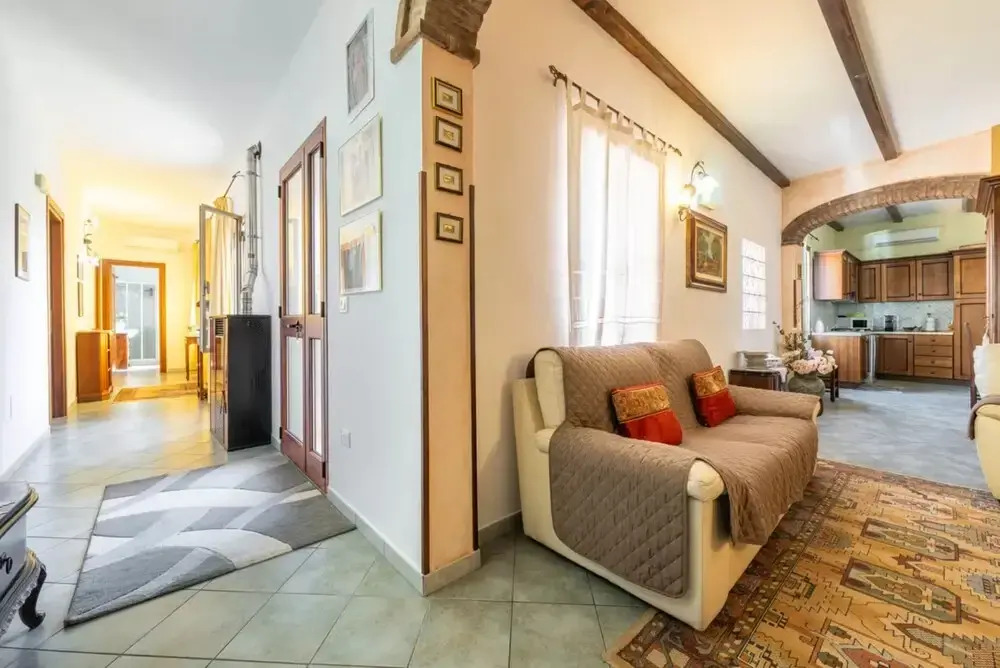 Spacious Three Room Apartment in the Heart of Orosei