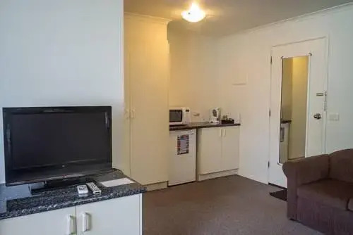 Redwood Manor Motel Apartments