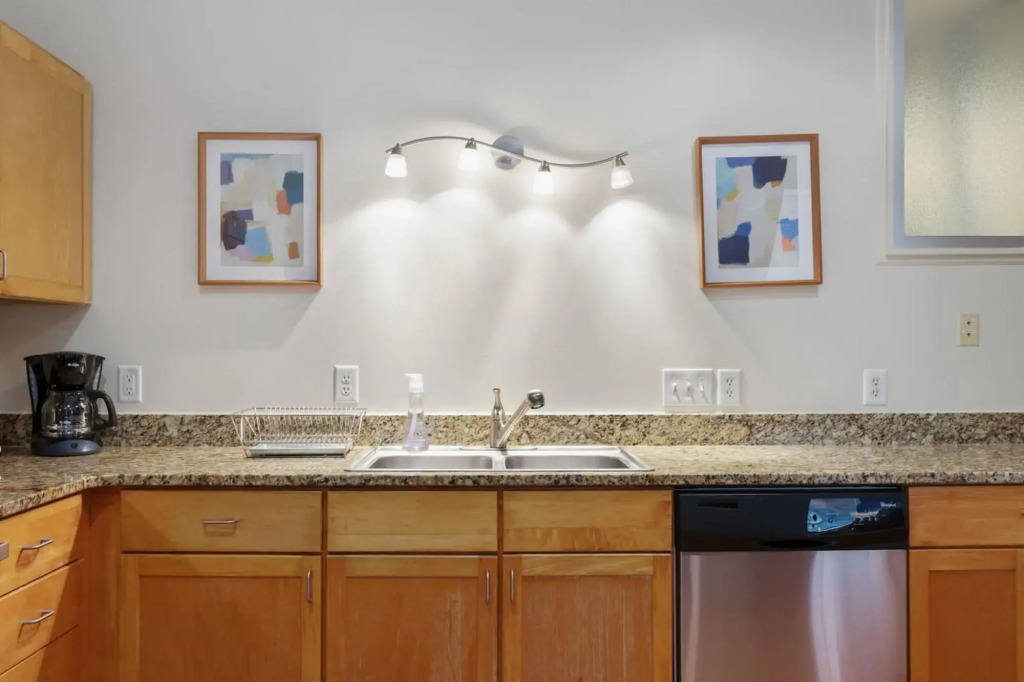 2 Bedroom Hip Apartment, Apple TV, Fast Wifi