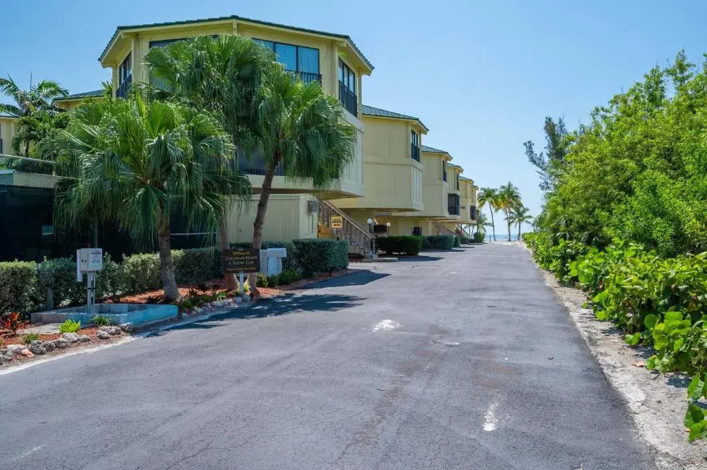 Coco Plum Beach & Tennis Club & Marina
