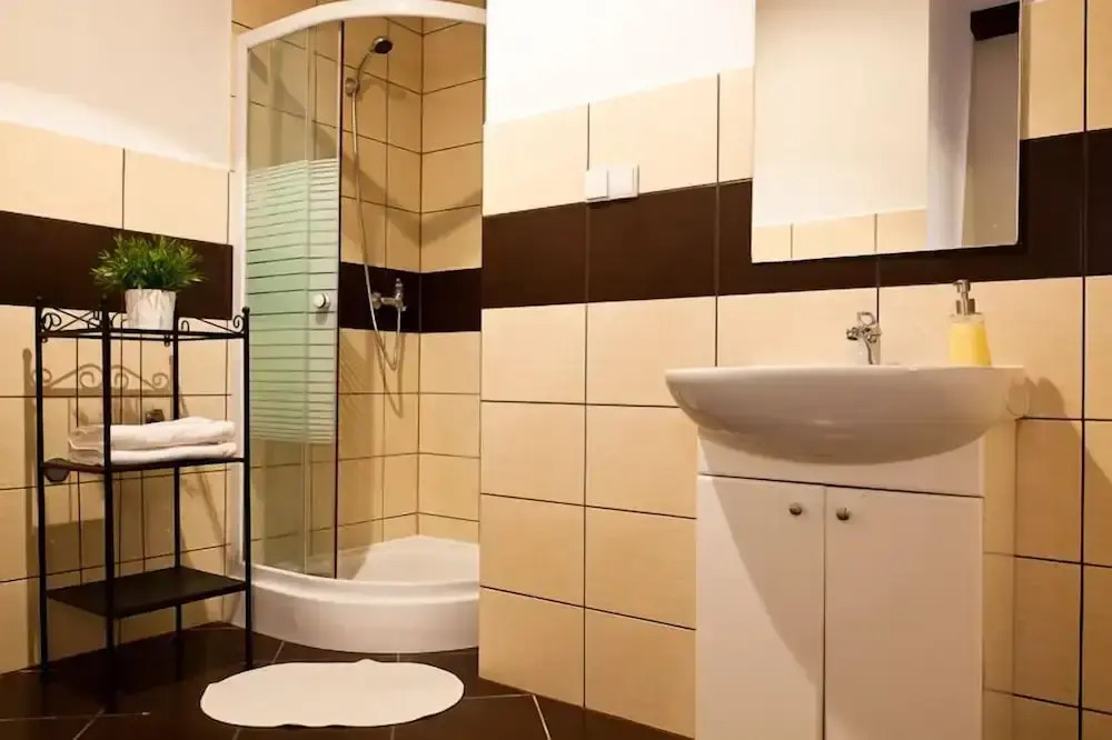 Blooms Boutique Hostel Inn & Apartments