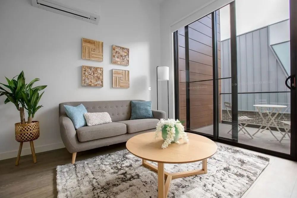 Elegant Stylish Living@mooneeponds Wifi/parking