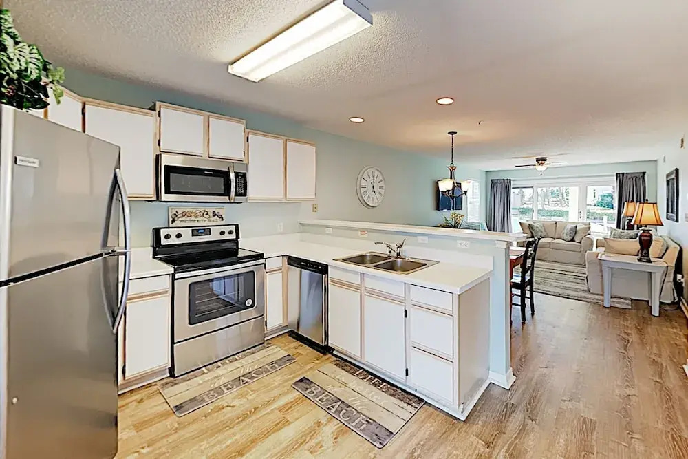 New Listing! Gulf-view Beach W/ Pools 2 Bedroom Condo