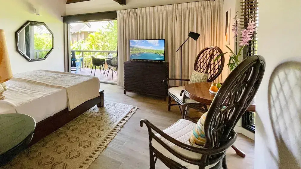 Sophisticated Oceanfront Retreat - Air-conditioned - Walk to Beach - Vrkcv