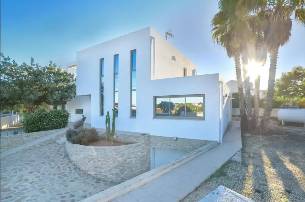 Villa - 5 Bedrooms with Pool and WiFi - 104980