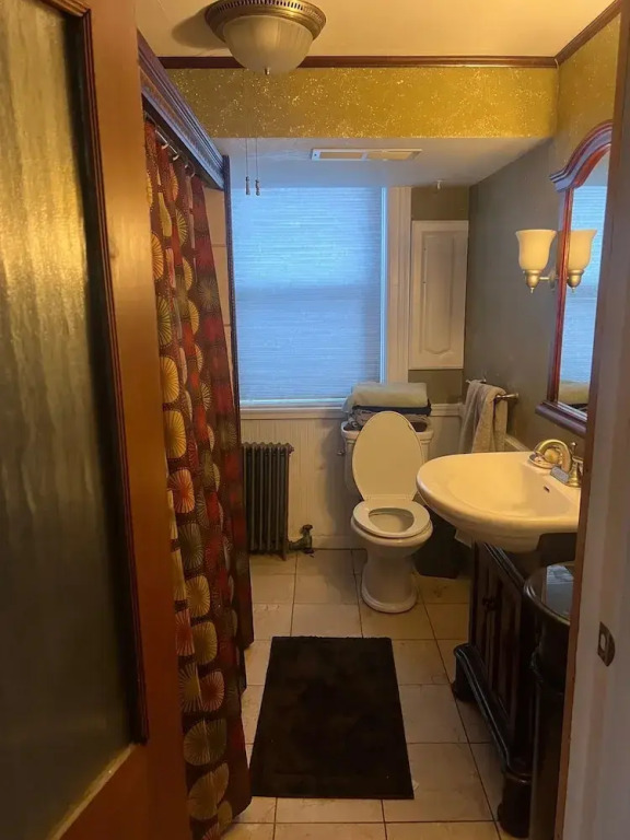 2 Br Victorian Apt 2800 sq ft 2 Floors With Full Kitchen 2 Baths and Laundry