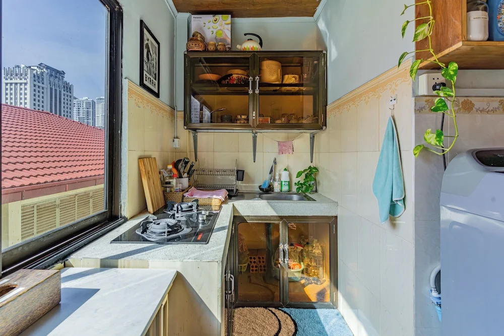 Cozy 1990s Khmer Style Flat in Heart of Tonle Bassac