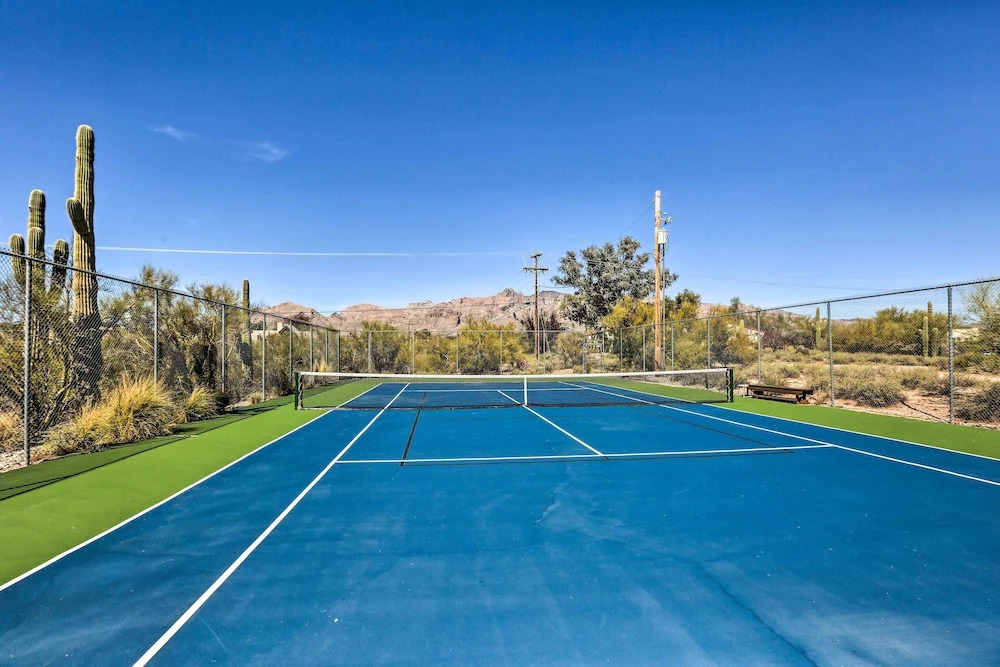 Beautiful 'saguaro Vista' w/ Mountain Views!