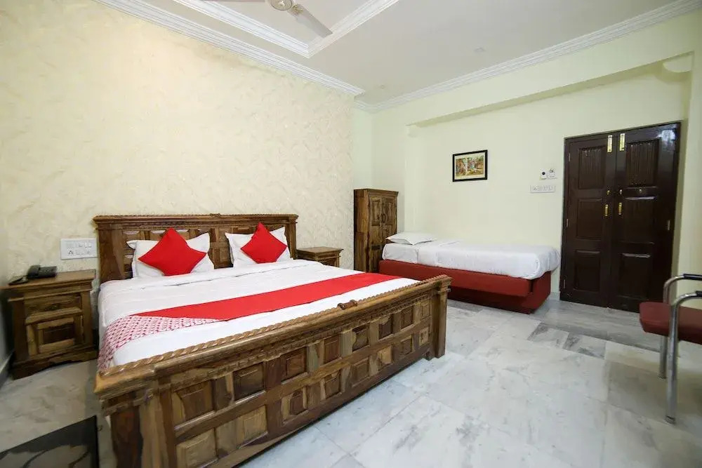 OYO 14817 Aditya's Velvet Heritage