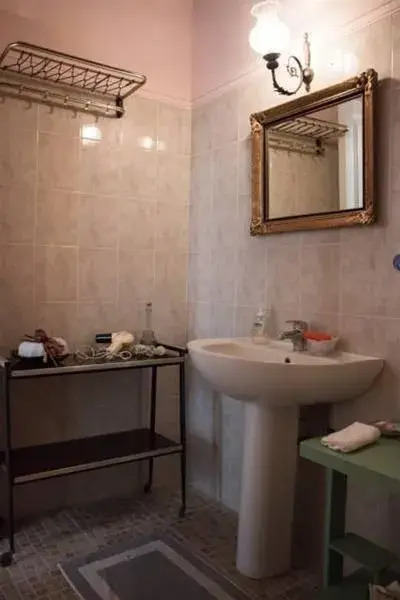 Athens Quinta