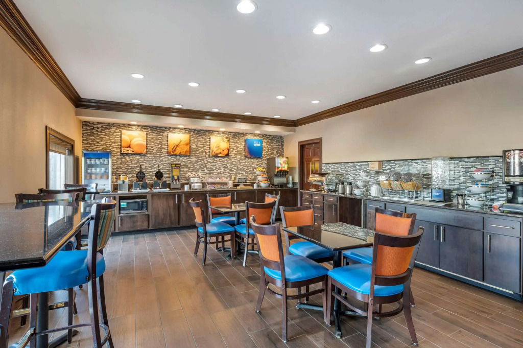 Comfort Inn & Suites Cincinnati Uptown Clifton