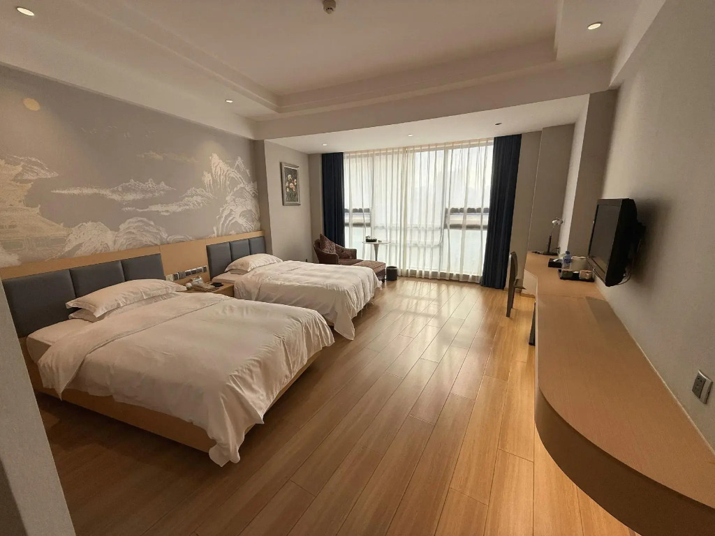 Eastern Kaiyue Business Hotel