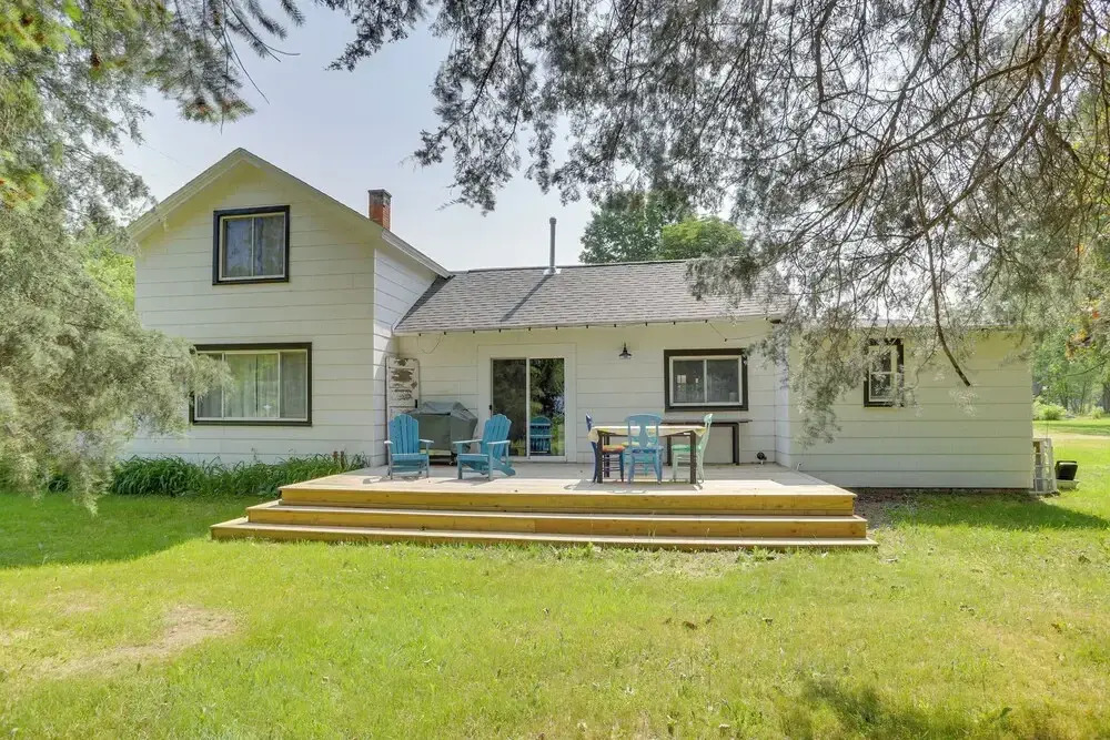South Haven Farmhouse w/ Fire Pit, 4 Mi to Beach