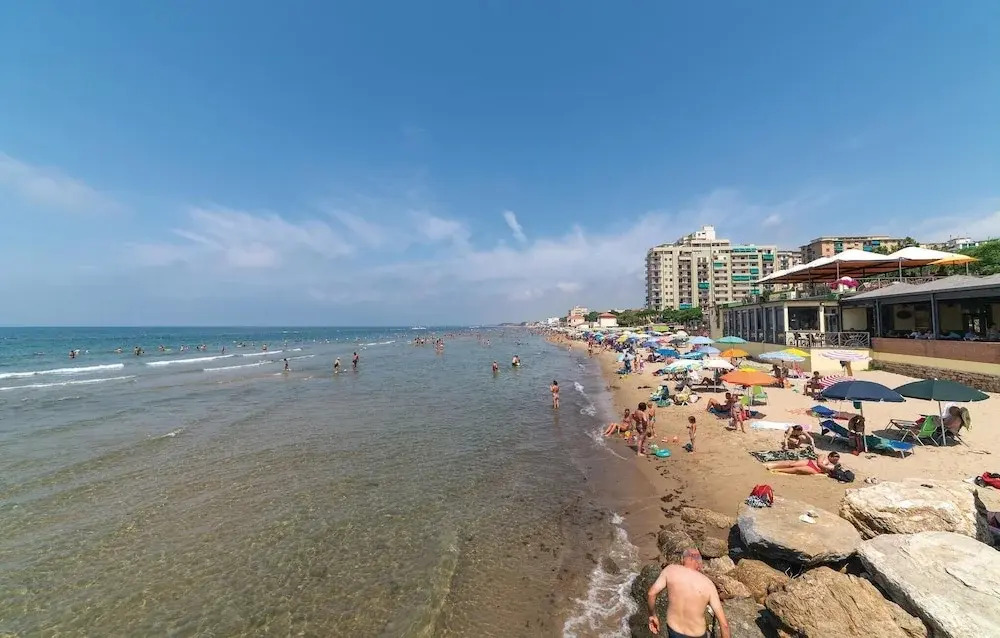 Nice Apartment in Follonica With 3 Bedrooms and Wifi