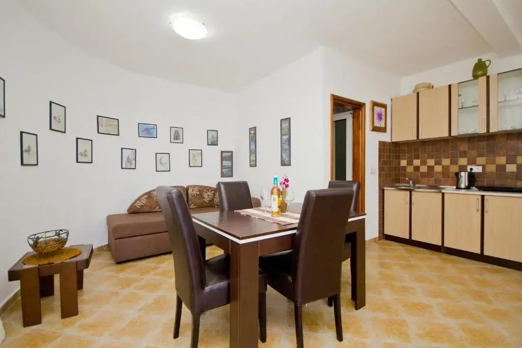 Apartments Dora