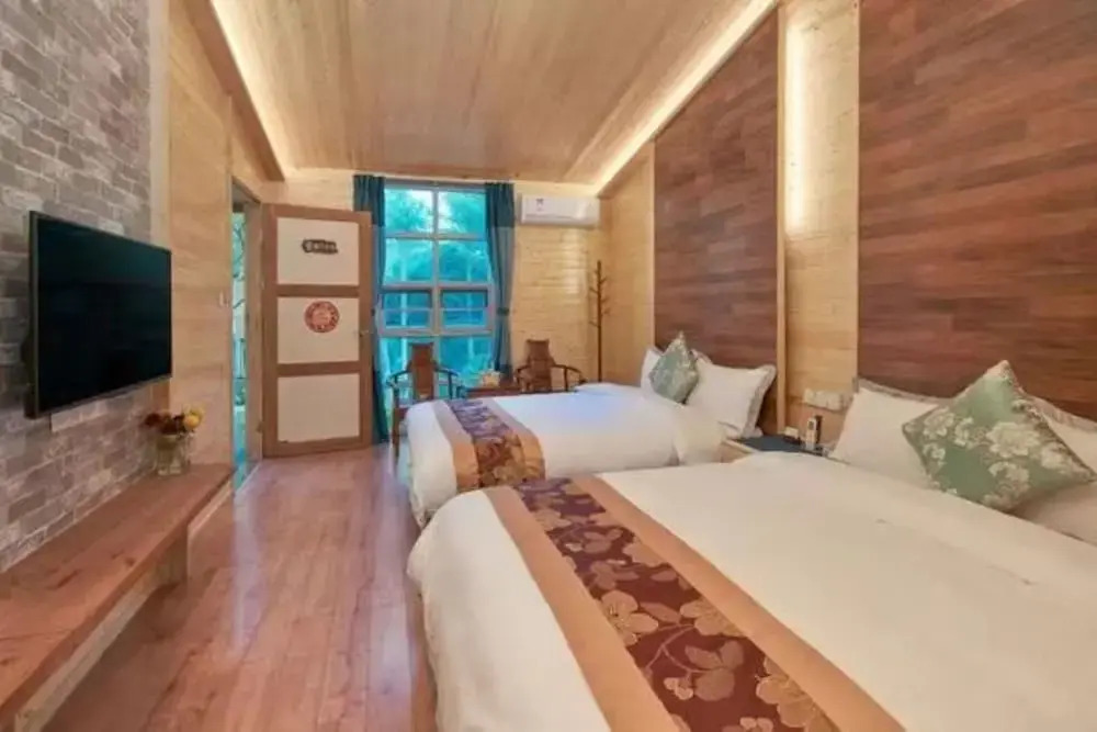 Lanrenyuanlin Hotspring Wooden House