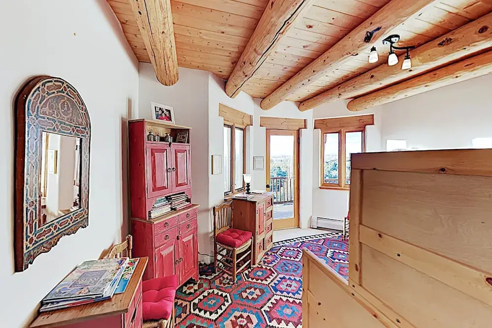Extraordinary Private W/ Pool & Hot Tubs 6 Bedroom Home
