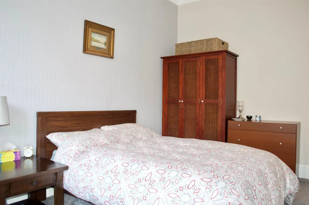 Beautiful 2 Bedroom Flat in Leith