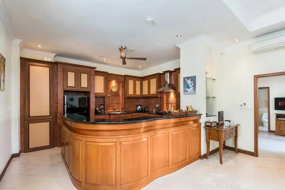 Luxury 2BR Pool Villa Pratamnak Soi5- 50m to Beach