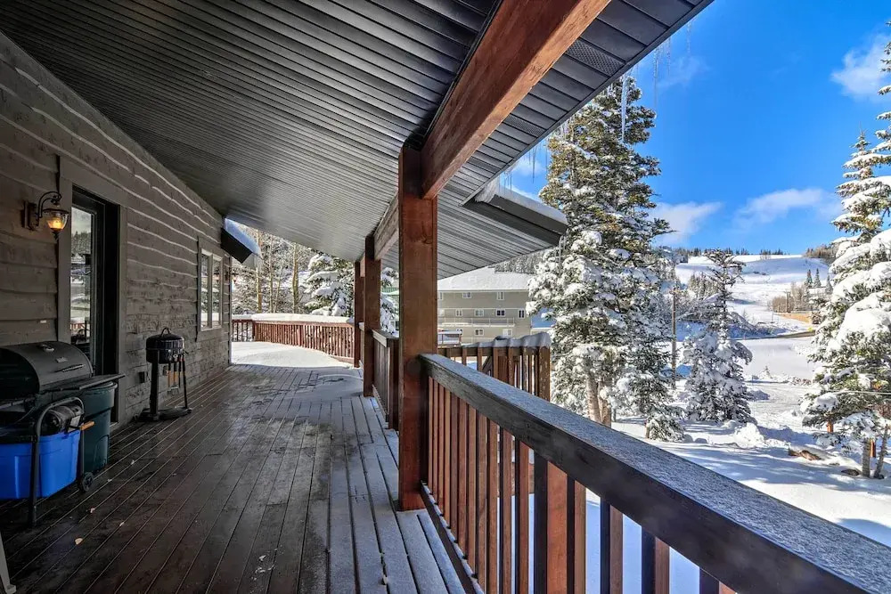 Group Ski Getaway Near the Base of Chairlift 8!