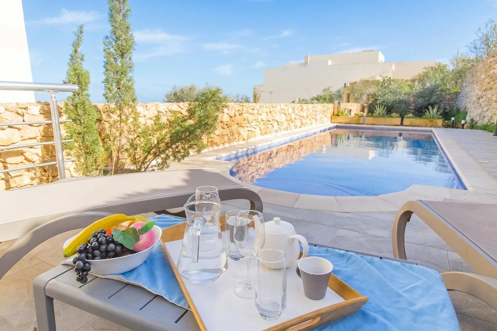 TaSiku Gozitan villa Pool & hot tub - Happy Rentals