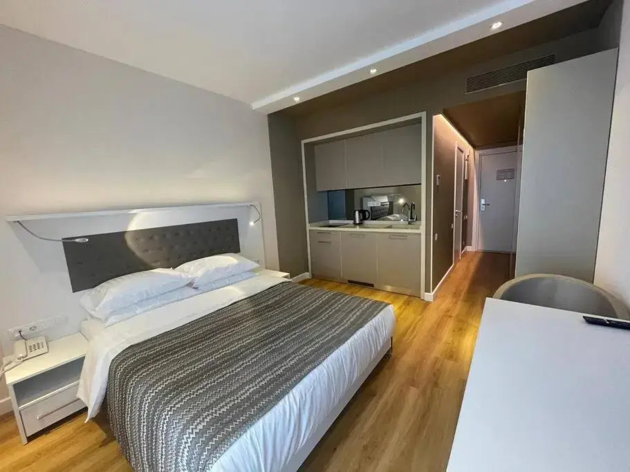 Leo Group Luxury Apartment 18-32 Alliance Palace