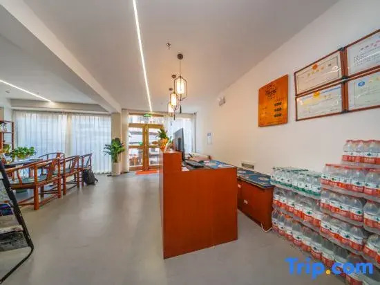 Phoenix Ancient City Warm Heart Pavilion Homestay