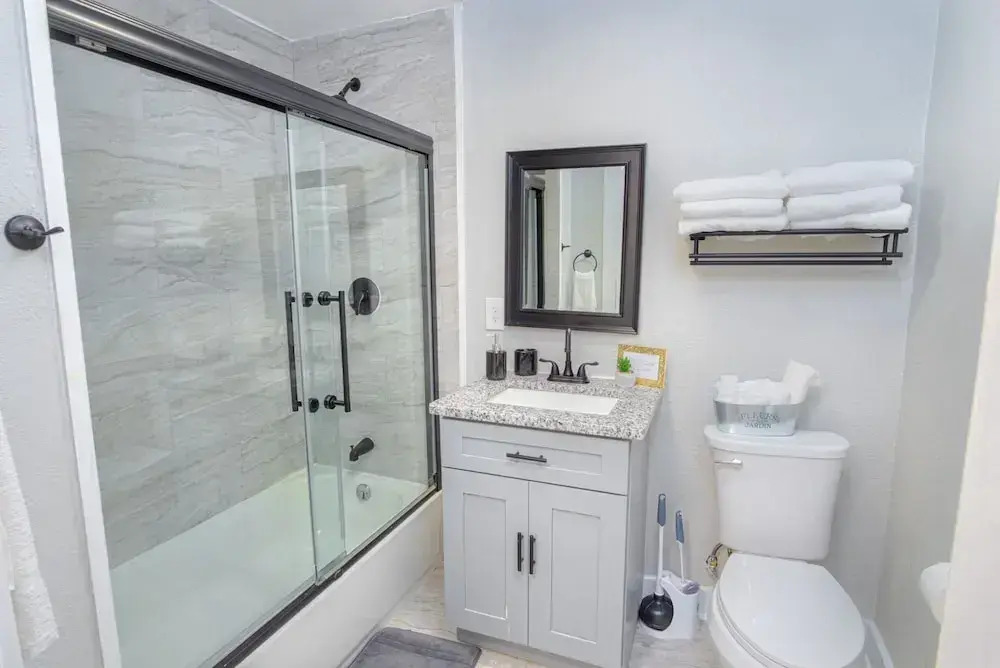 Trendy 2 BR Prime Apt Near DTWN, Pearl, Fort Sam!
