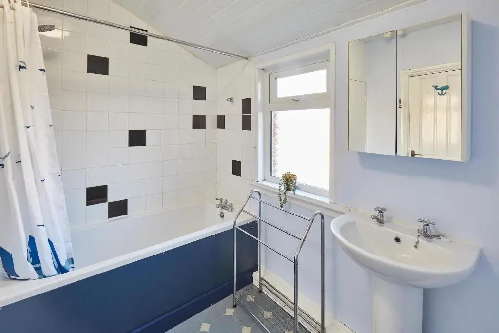 Host Stay Holyrood Lodge
