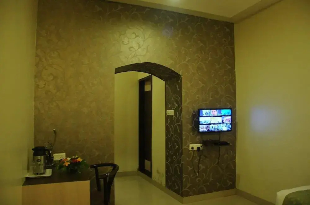 Hotel Madhav International Pune Railway Station