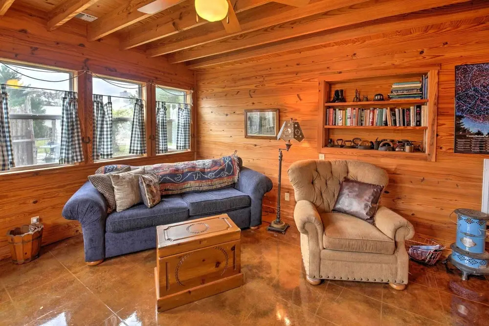 Ark Bunkhouse Fredericksburg Hideaway w/ Hot Tub