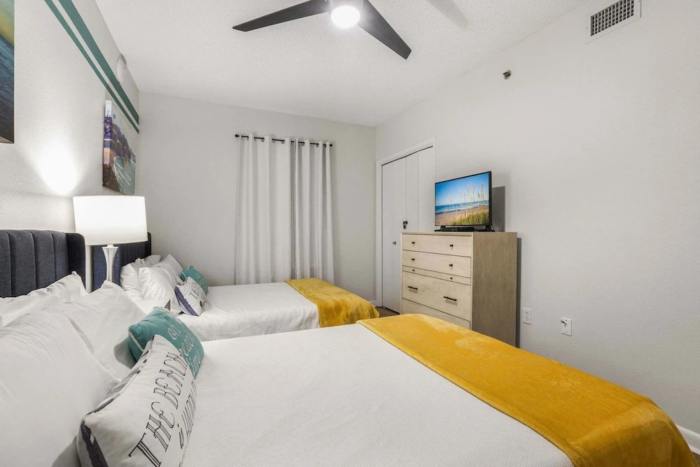 Phoenix 8 8904- Sand Shells Sun Can Rent at 18 3 Bedrooms 2 Baths