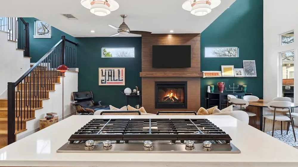 Delores House by Avantstay Movie Theater + Outdoor Kitchen + Modern East Austin Home Near Downtown + Breweries + Live Music