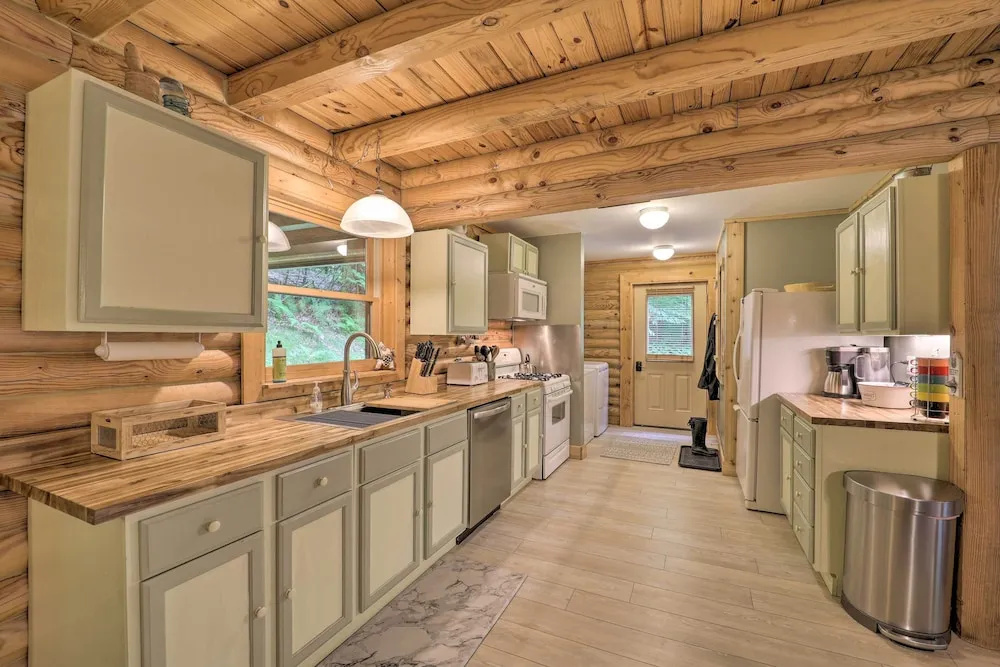2 Decks & Fire Pit: Scenic Beech Mountain Retreat!