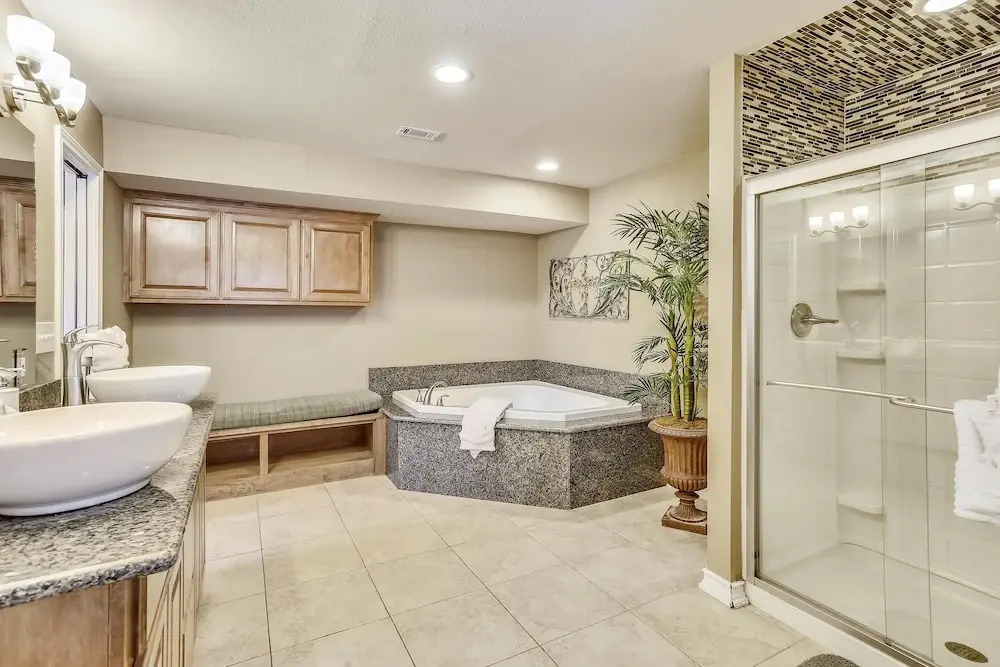 Franklin Mansion - Huge Near Stadiums W/pool & Hot Tub 5 Bedroom Estate